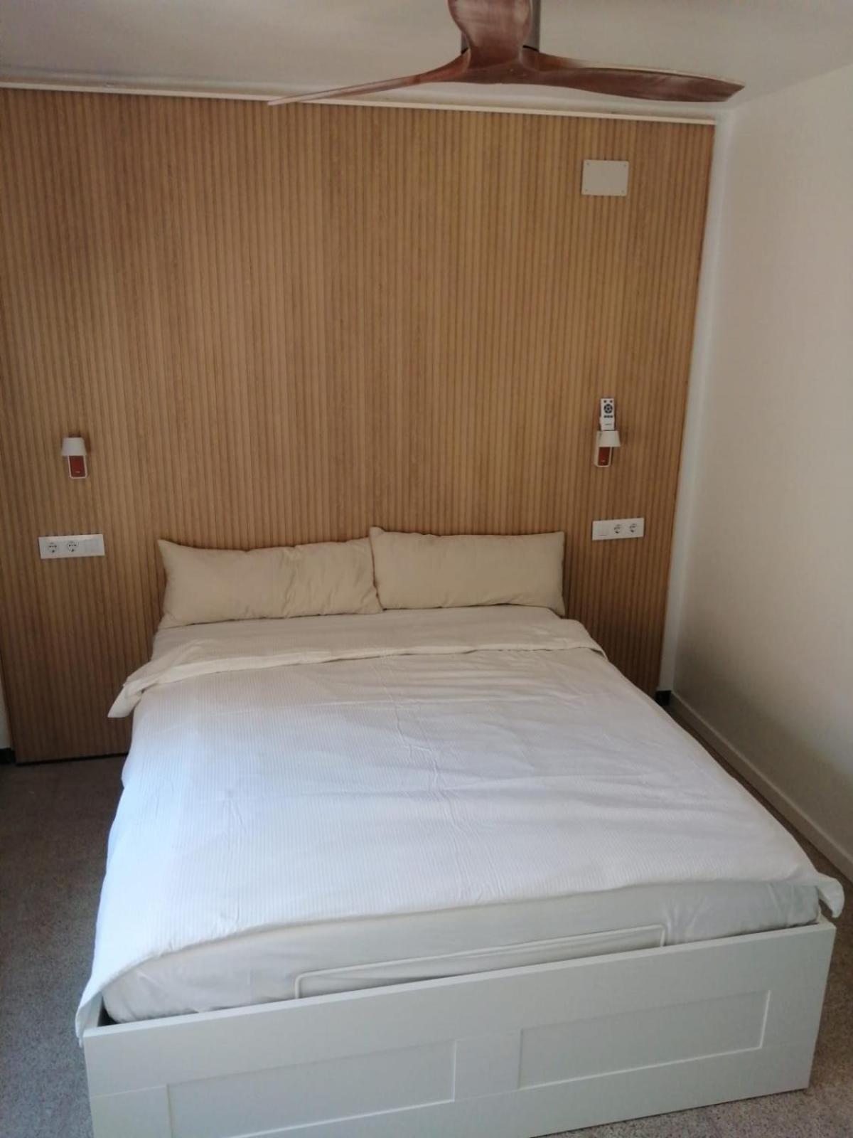 2 Bedroom Large Modern Apartment In Blanes Old Town 50M From The Beach! المظهر الخارجي الصورة