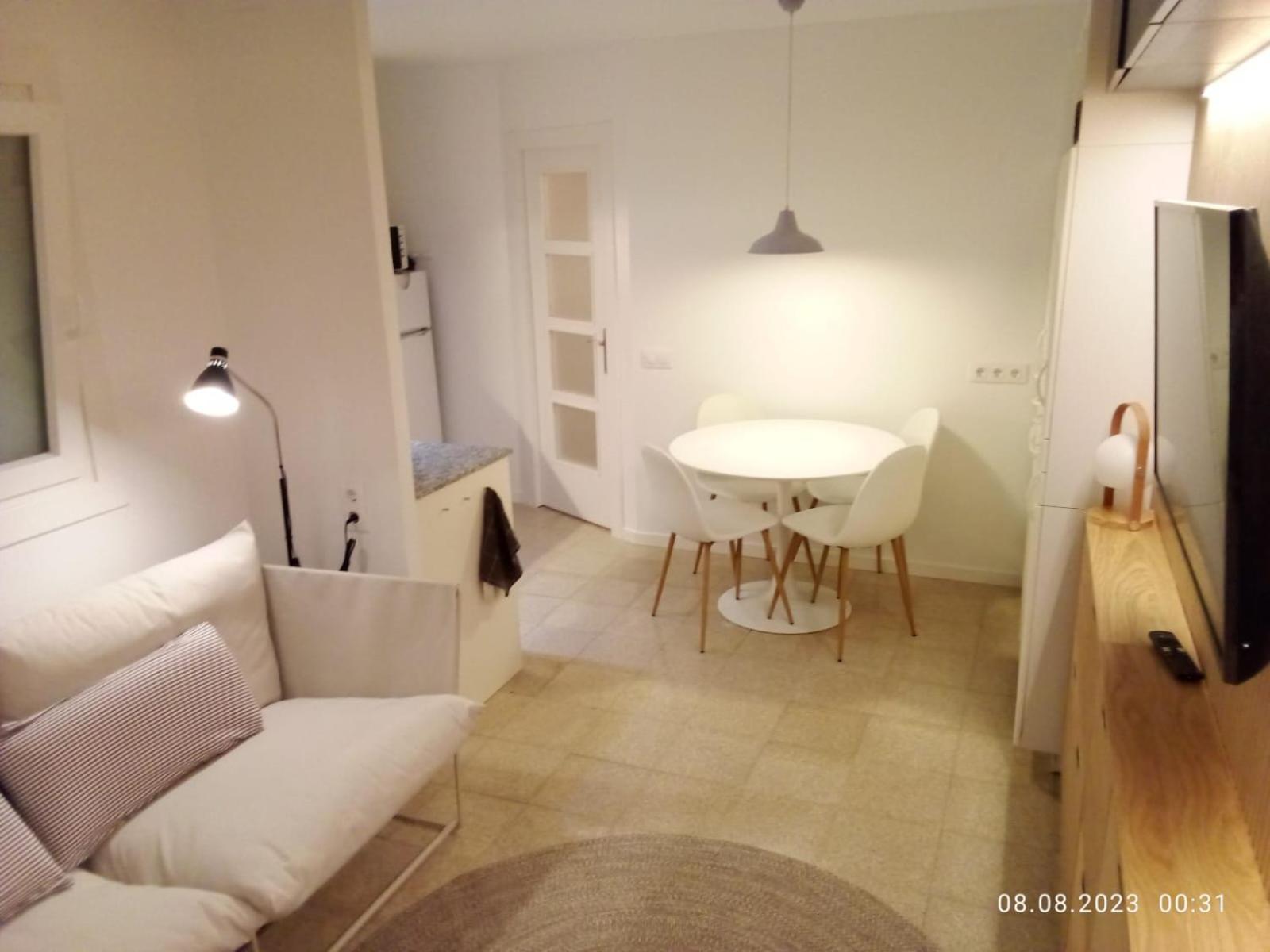 2 Bedroom Large Modern Apartment In Blanes Old Town 50M From The Beach! المظهر الخارجي الصورة